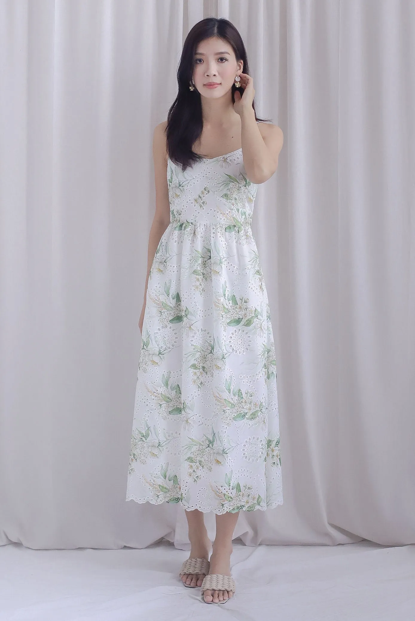 Calybrid Embro Floral Spag Scallop Dress In Green