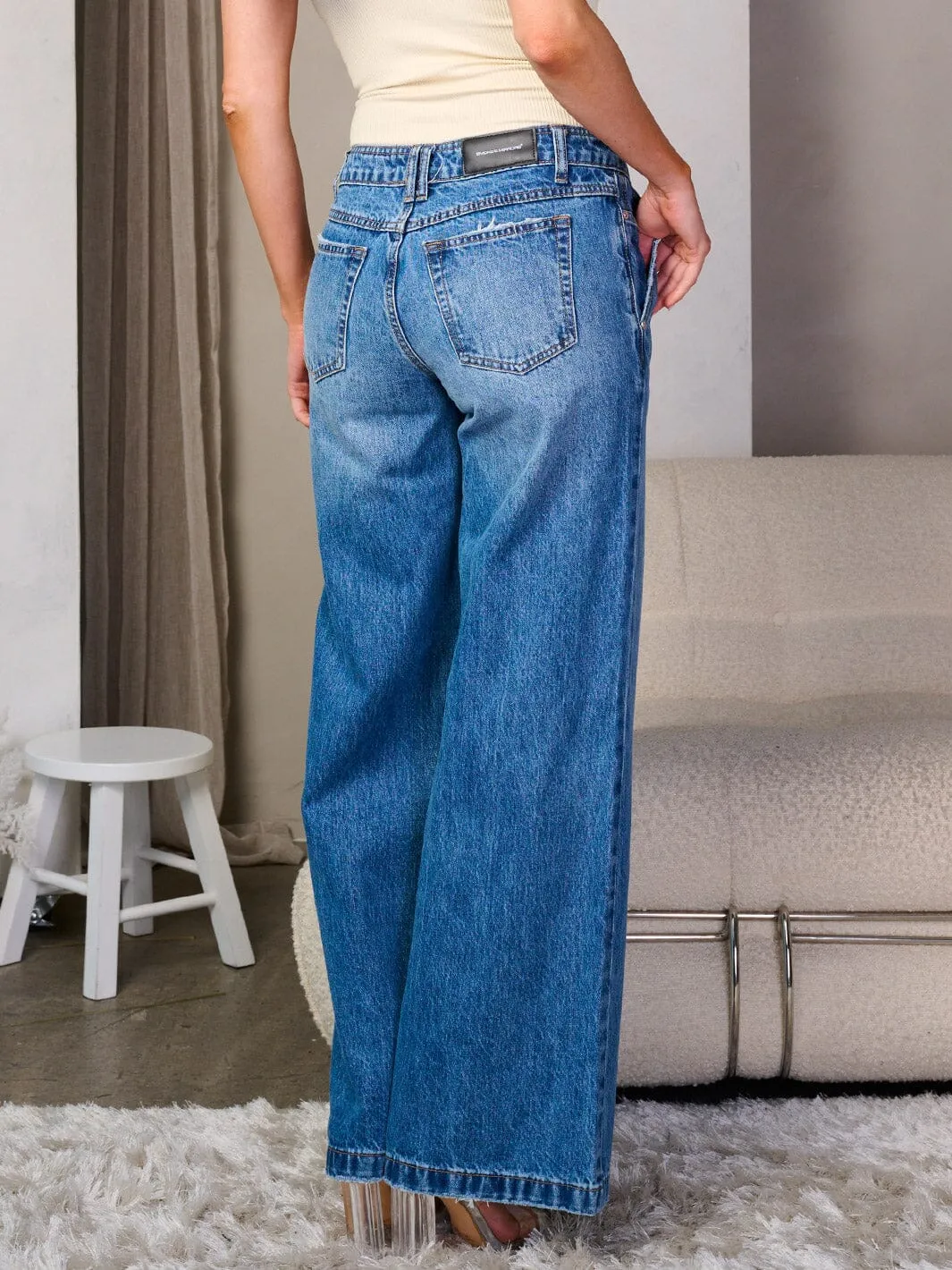 WOMEN'S BUTTON CLOSURE POCKETS WIDE LEG WASHED DENIM JEANS